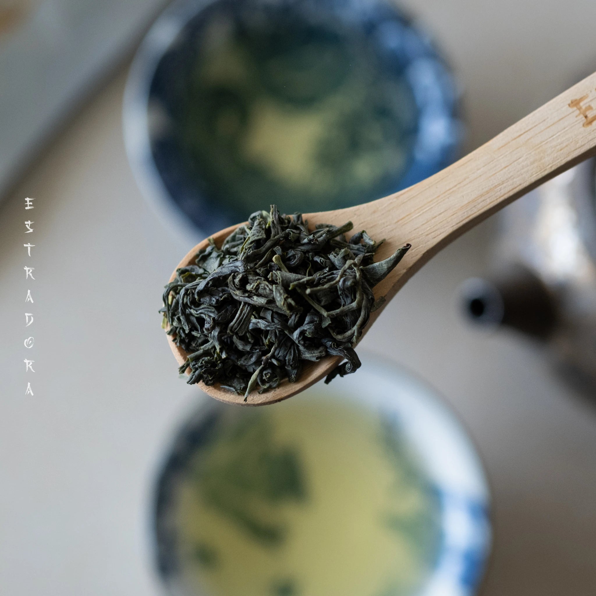 Japanese Oolong tea leaves on wooden spoon – premium loose leaf green tea, organic ceremonial grade - Estradora