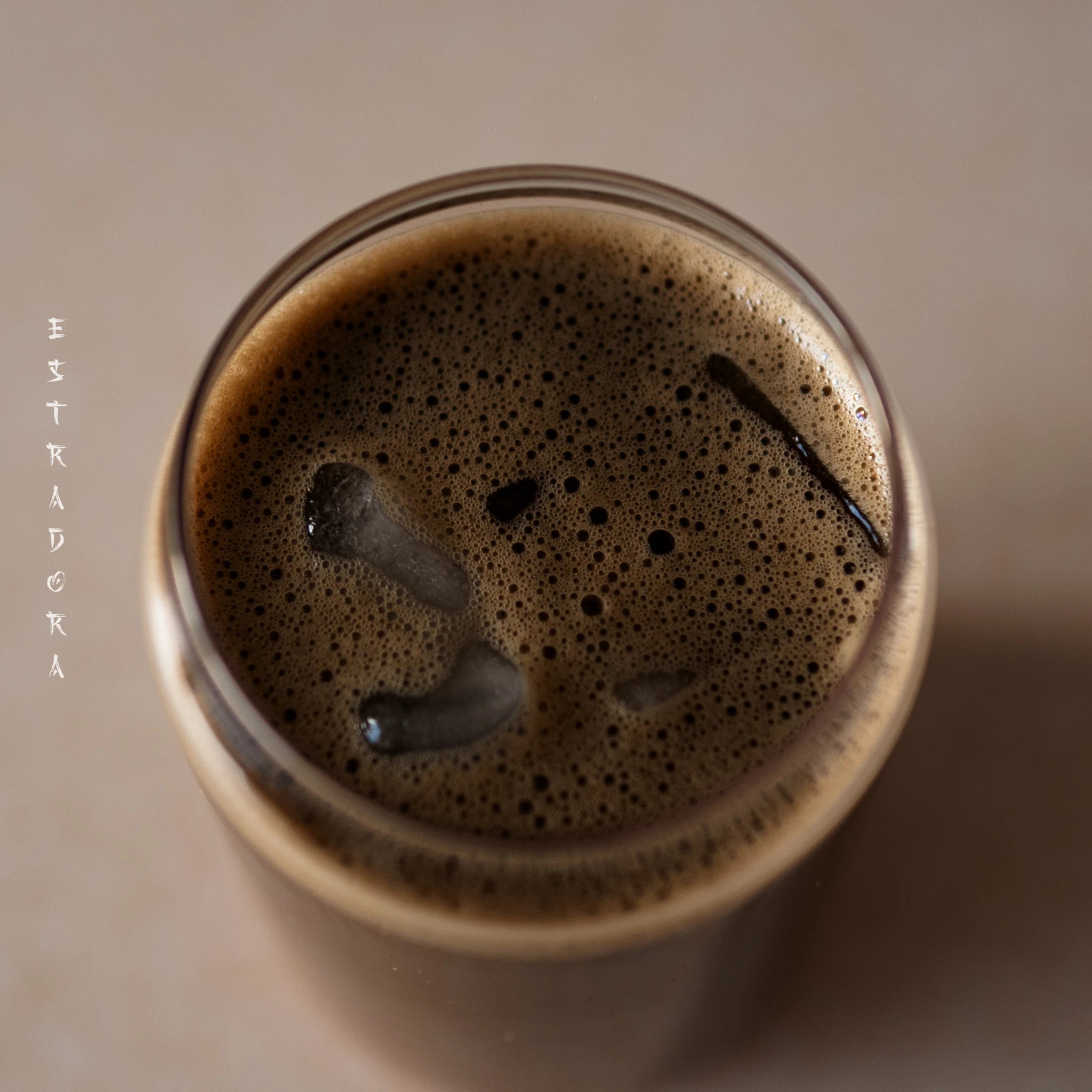 Iced Hojicha drink in glass with ice cubes — refreshing cold brew by Estradora