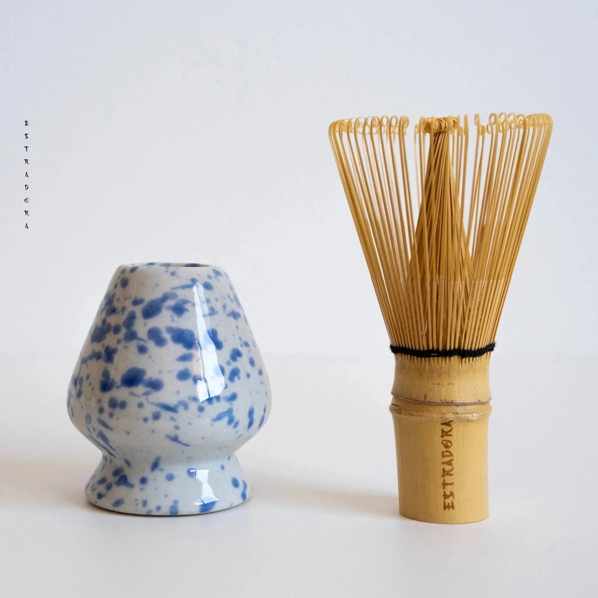 Estradora holder Yugiri