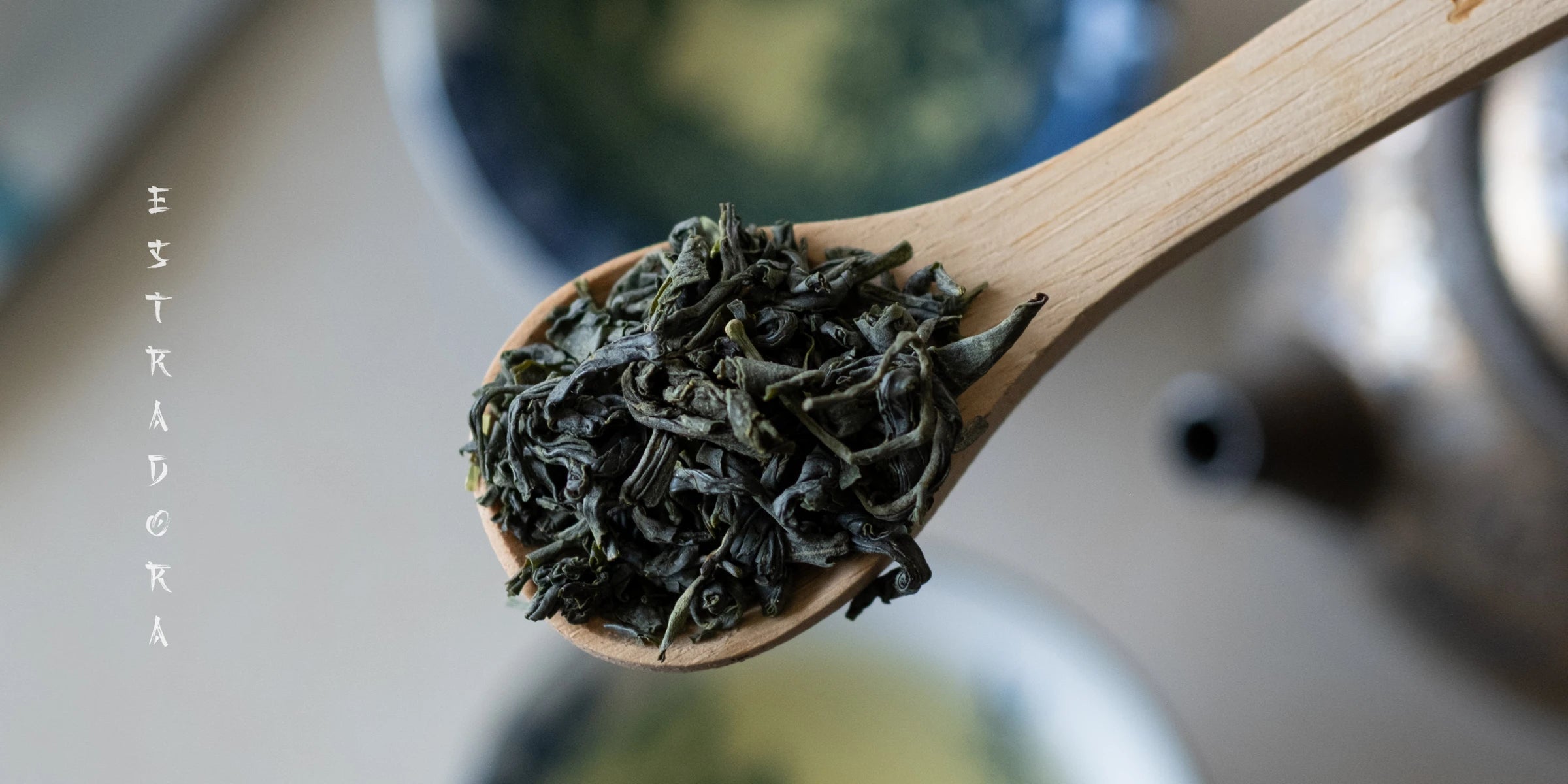 Japanese-Oolong-Tea-Balanced-Floral-and-Deeply-Layered Estradora