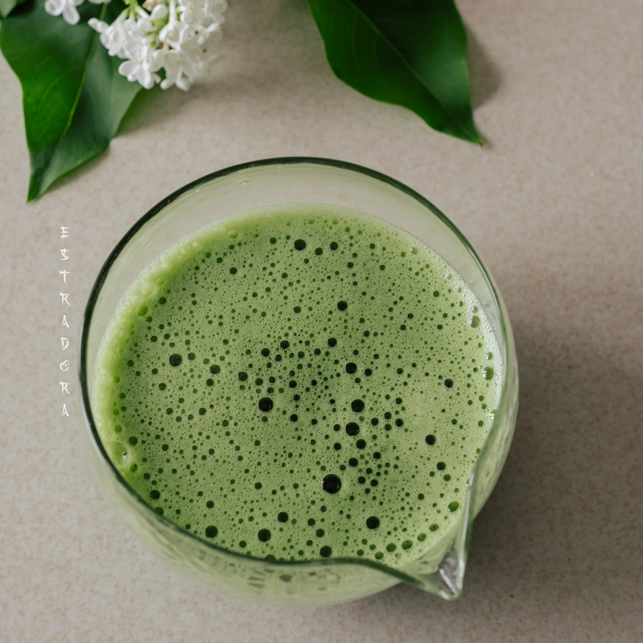 MATCHA NAMI | Whisked ceremonial matcha in clear cup with green foam  – Estradora