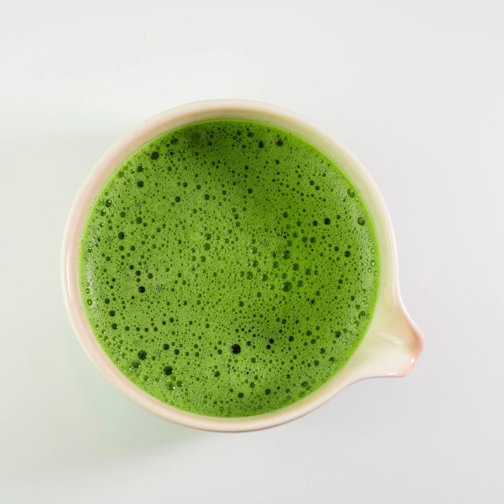 Estradora freshly whisked Matcha UNA with fine green foam
