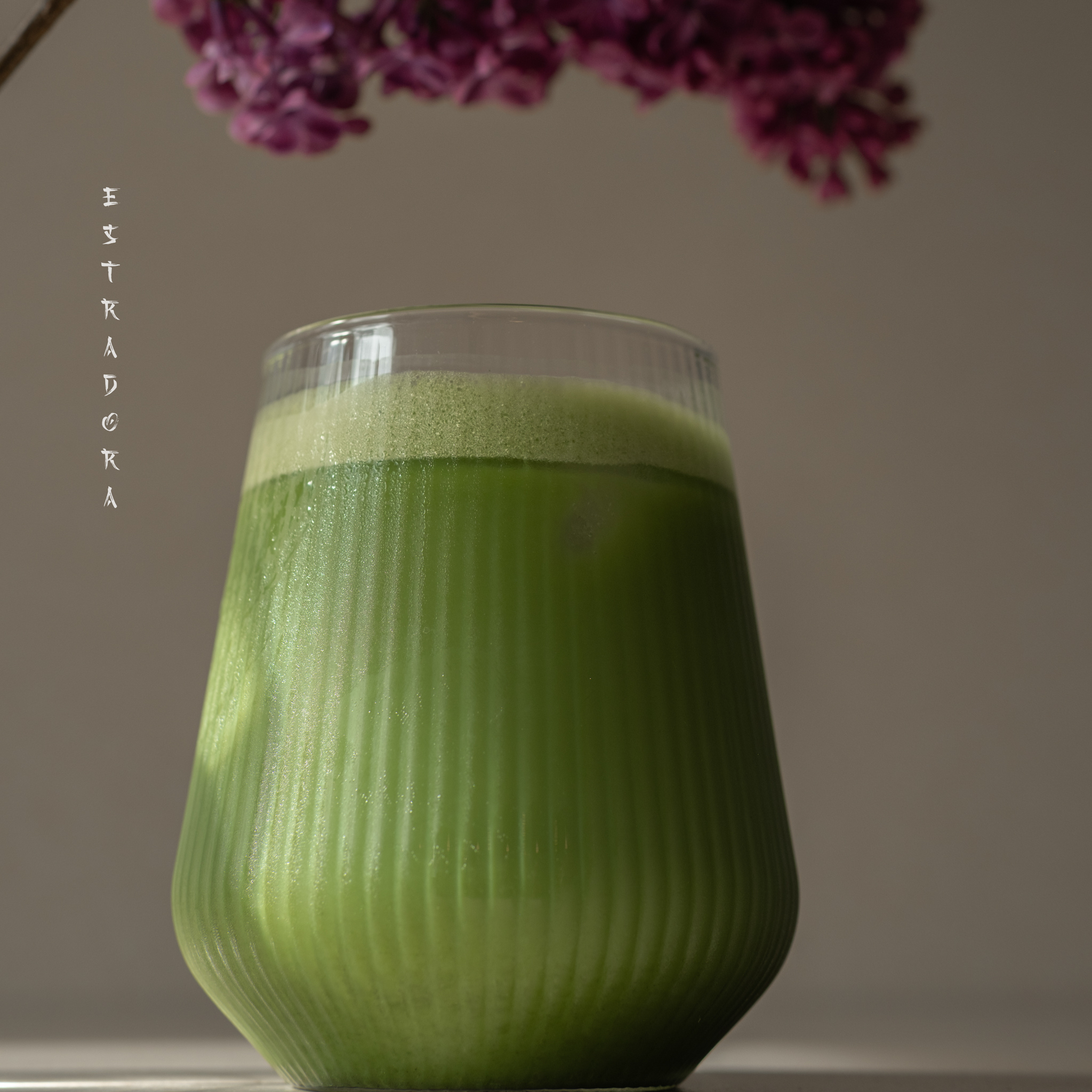 Estradora - Freshly whisked Japanese matcha served in a glass, vibrant green with a smooth foam layer
