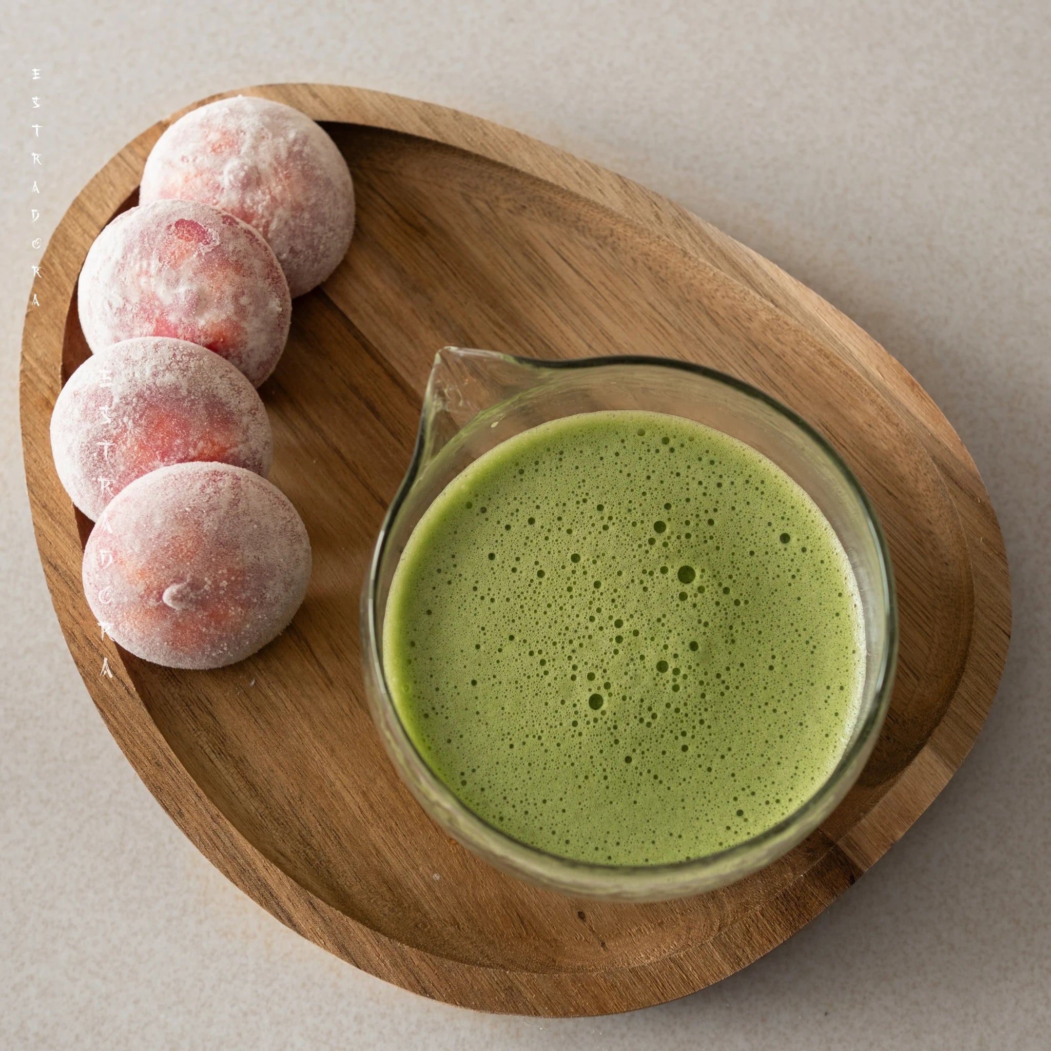 Bowl with ceremonial matcha tea - Estradora